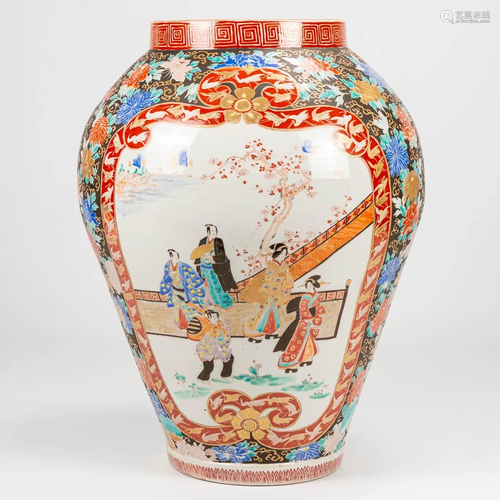 A large Imari display vase made of hand-painted