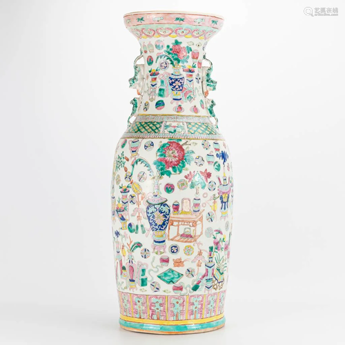 A Chinese vase with decor of antiquities. 19th/20th