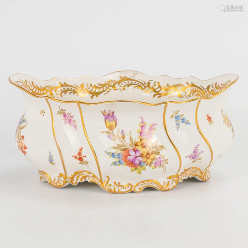 A jardiniere made of porcelain with a hand-painted