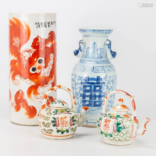 A collection of 4 items made of Chinese porcelain. A