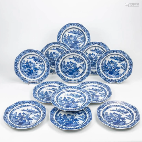 A collection of 12 plates in Chinese porcelain with