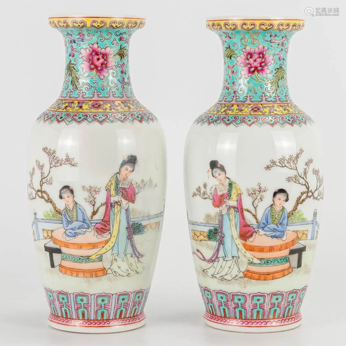 A pair of small vases made of Chinese porcelain,