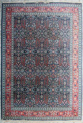 An Oriental hand-made carpet. Hereke. (318 x 216)