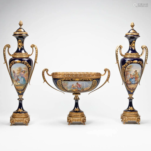 A pair of vases and a centerpiece made of porcelain