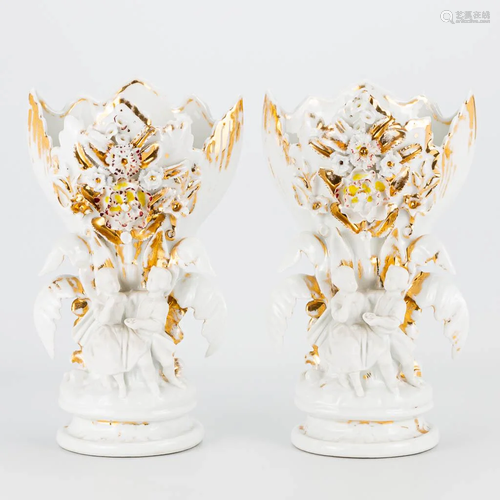 A pair of vases made of Vieux Bruxelles porcelain with