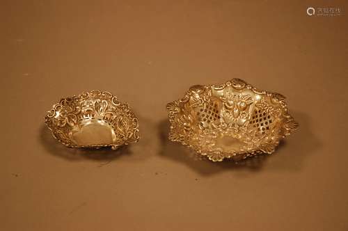 Two decorative late Victorian silver bon-bon dishes, with pi...