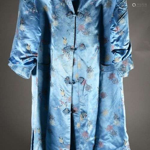 ASIE - XXe siècle Kimono de femme en soie bleue