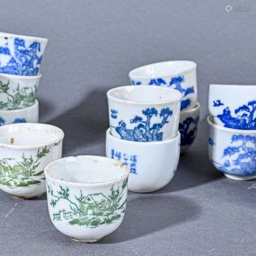 VIETNAM - Vers 1900 Lot de vingt-sept petits bols à thé (ou ...
