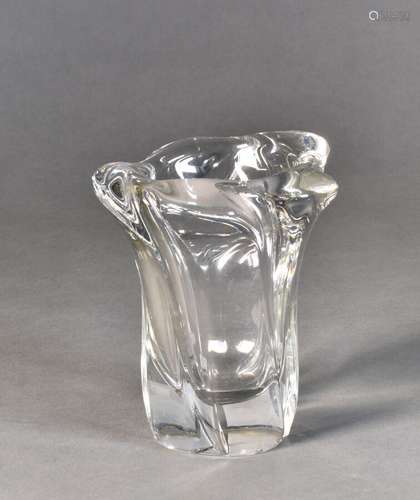 DAUM Vase en verre, signé H. 16 cm Accidents, égrenures