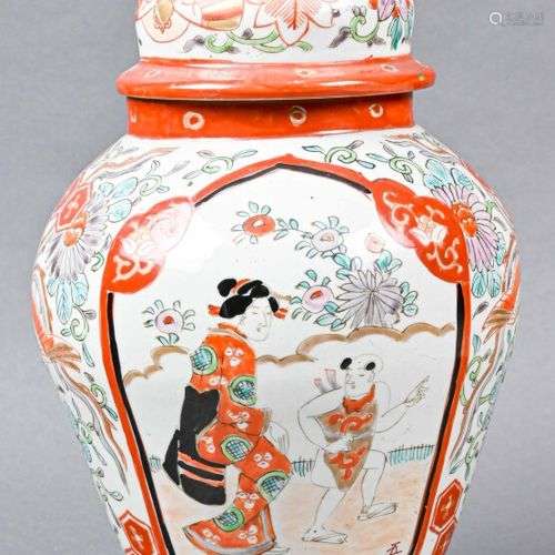 JAPON - IMARI Pot couvert en porcelaine à décor de scènes an...