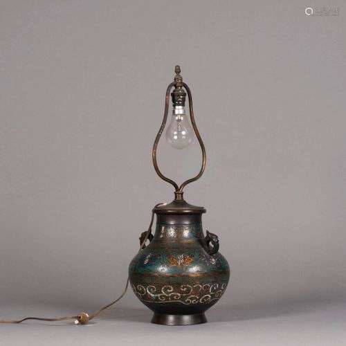 CHINE Vase en émaux cloisonnés, monté en lampe, signé sous l...