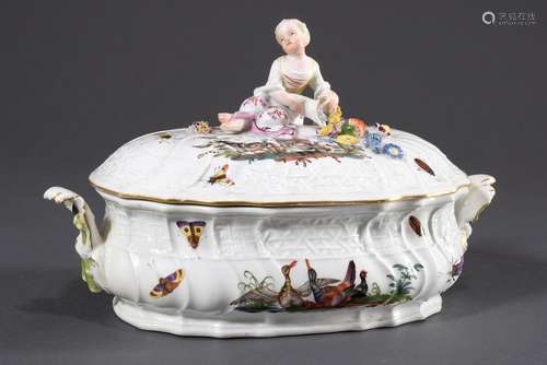 Oval Meissen tureen with sculptural lid knob 