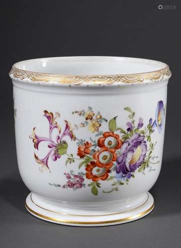 Porcelain cachepot with polychrome painting 