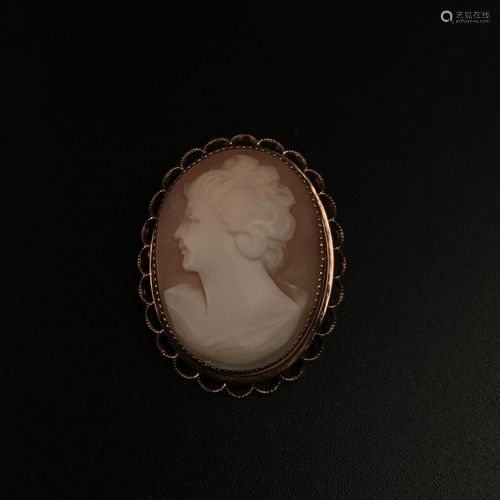 18k Gold Cameo Shell Pendant