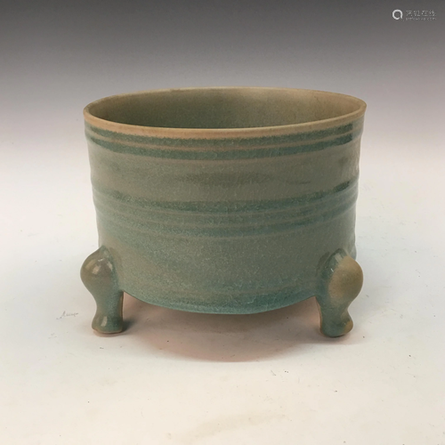 Chinese Longquan Kiln Tripod Censer