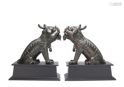 A pair of bronze Luduan