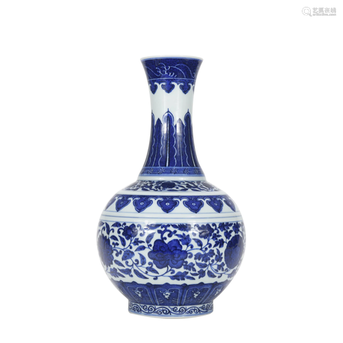 A blue and white 'floral' vase