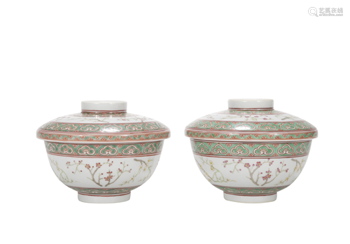 A pair of Wu cai 'floral' bowl and cover