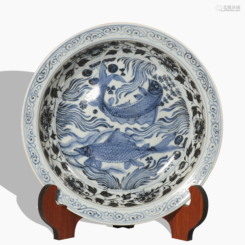 A blue and white 'fish' dish