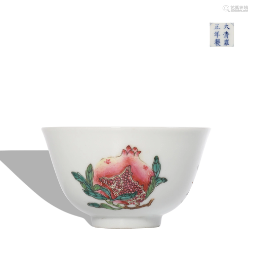 A Wu cai 'peach' cup