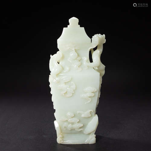 CHINESE HETIAN JADE BOTTLE FROM QING DYNASTY