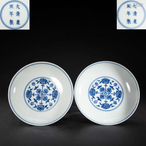 A PAIR OF CHINESE BLUE AND WHITE PORCELAIN PLATES FROM QING ...