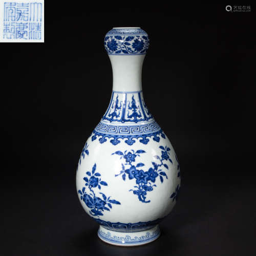 CHINESE BLUE AND WHITE PORCELAIN VASE WITH GARLIC HEAD, QING...