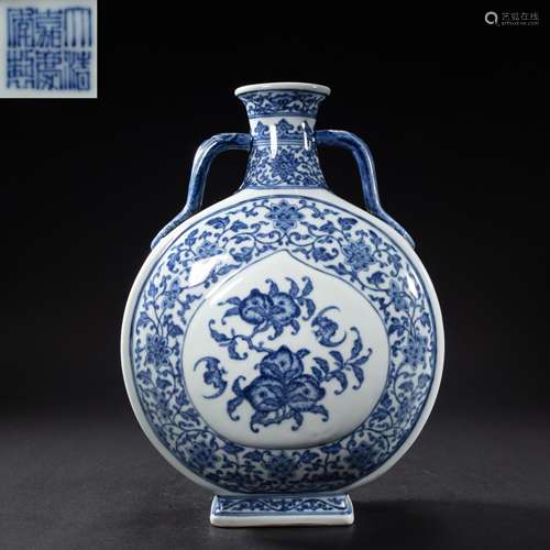 CHINESE BLUE AND WHITE PORCELAIN AMPHORAE, QING DYNASTY