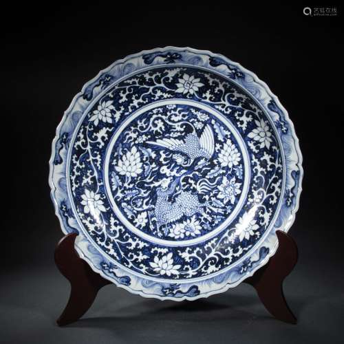 CHINESE BLUE AND WHITE PORCELAIN PLATE, YUAN DYNASTY