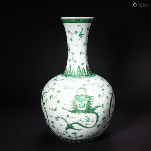 CHINESE BUCKET COLOR PORCELAIN DRAGON PATTERN VASE, QING DYN...