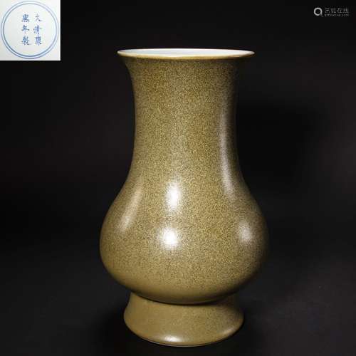 CHINESE YELLOW GLAZED PORCELAIN VASE, QING DYNASTY