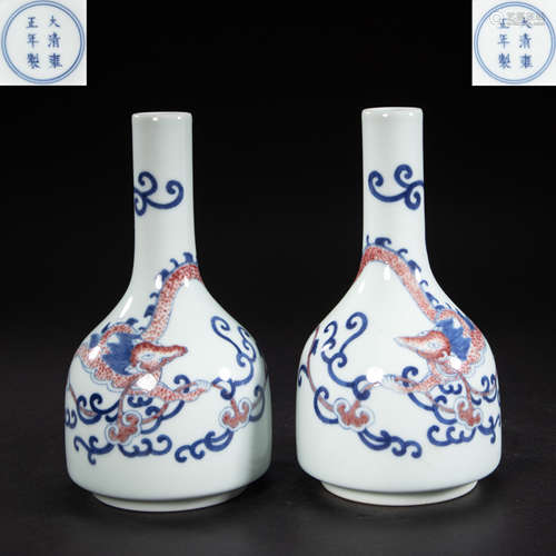 A PAIR OF CHINESE BLUE AND WHITE UNDERGLAZED RED PORCELAIN F...