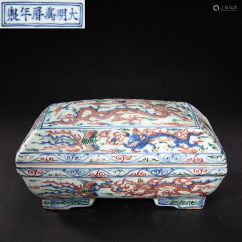 CHINESE BLUE AND WHITE RED PORCELAIN POWDER COMPACT WITH DRA...