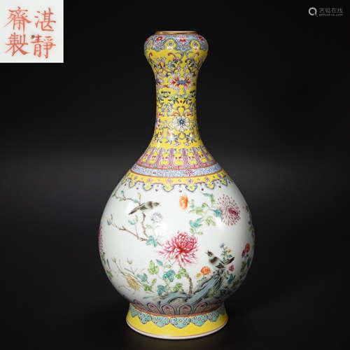 CHINESE MULTICOLORED PORCELAIN GARLIC HEAD BOTTLE, QING DYNA...