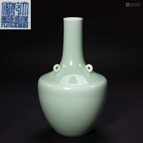 CHINESE BEAN-GREEN GLAZED PORCELAIN FLASK FROM QING DYNASTY