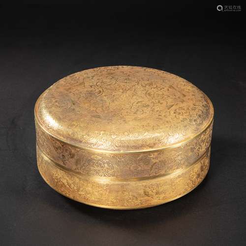 CHINESE SILVER-GILT POWDER COMPACT FROM TANG DYNASTY