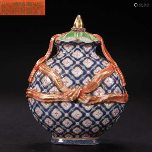 CHINESE FAMILLE ROSE PORCELAIN PAINTED GOLD HANGING BOTTLE, ...