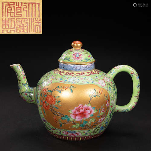 CHINESE GOLD ENAMEL PORCELAIN TEAPOT FROM QING DYNASTY