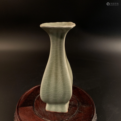 Chinese Longquan Yao Porcelain Vase