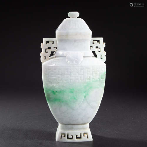 CHINESE IMPERIAL COURT JADE VASE FROM QING DYNASTY