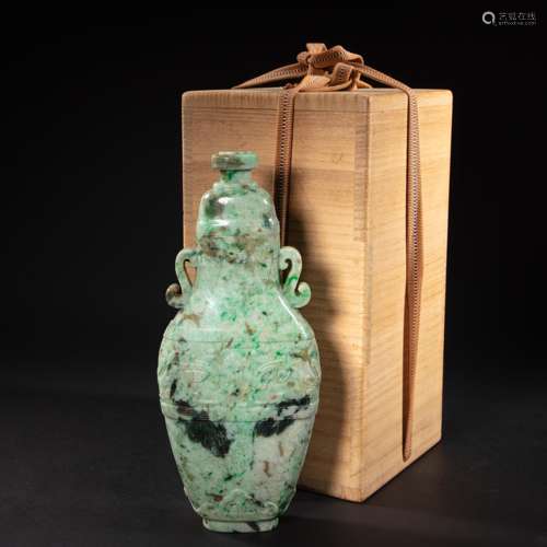 CHINESE IMPERIAL COURT JADE VASE FROM QING DYNASTY