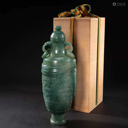 CHINESE IMPERIAL COURT JADE VASE FROM QING DYNASTY