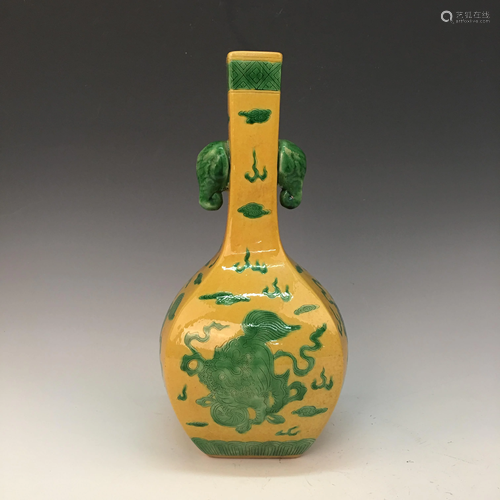 Chinese Susancai Square Vase, Qianlong Mark