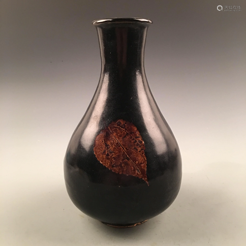 Chinese Black Lobed Ji Zhou Ware Porcelain Vase With