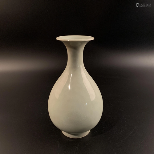 Chinese Longquan Yao Porcelain Vase