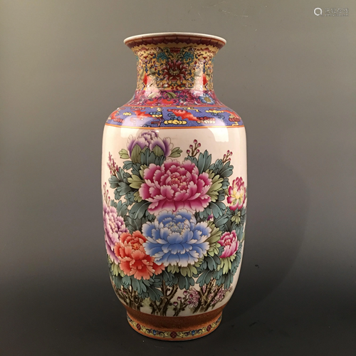 Chinese Famille Rose 'Flower' Vase