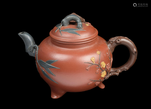 [Chinese] A Yixing Zisha Clay Tea Pot with Pine,