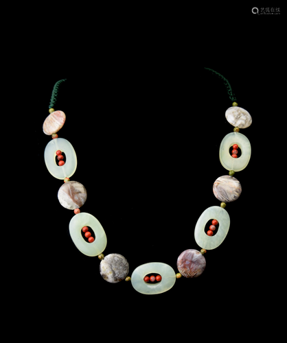 A Xiuyan (Lotus) Jade Pendant Bead Necklace