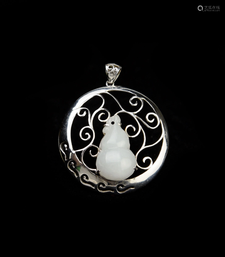 A Natrual Jadeite Calabash Pendant with Round Silver