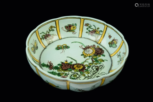 [Chinese] A Plain Tri-Colour (Su Sancai) Porcelain